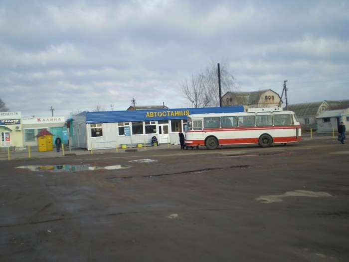 Автостанція Черняхів